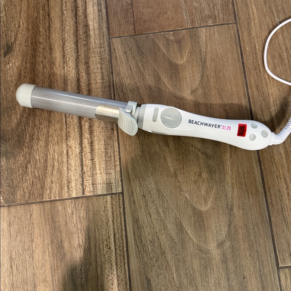 The Beachwaver Co. Hair Curler - White and Gray